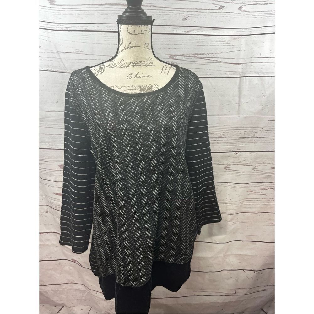 Multiples large black sweater‎ with different complimentary patterns (#1893)